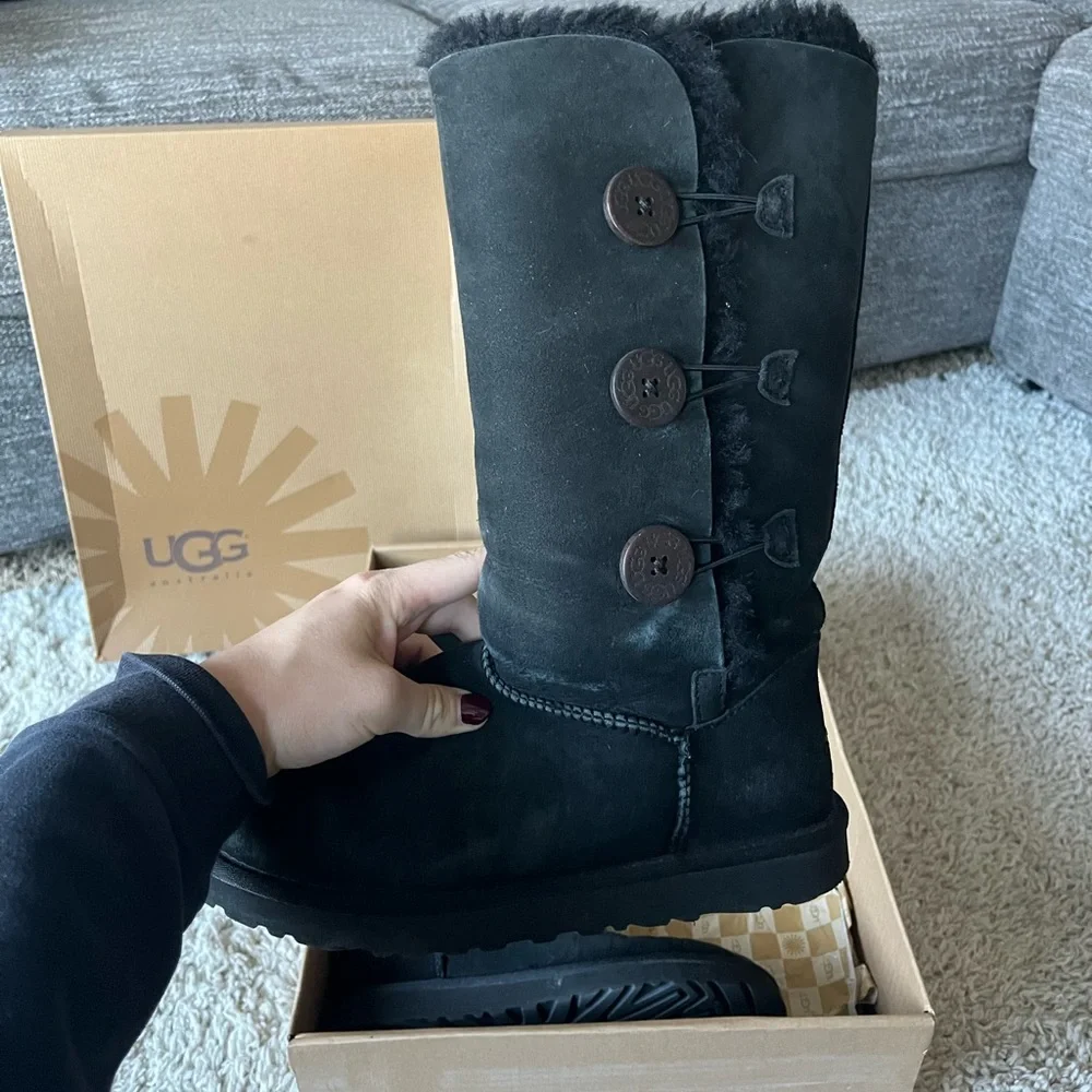 Ugh Women’s Bailey Button Triplet Boot - Picture 1 of 7